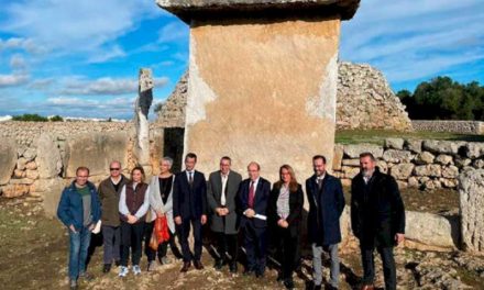 El ministro de Cultura y Deporte visita el poblado talayótico de Trepucó