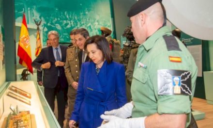 Alcalá: La ministra de Defensa y el alcalde de Alcalá inauguran la Sala Museográfica de la Brigada Paracaidista