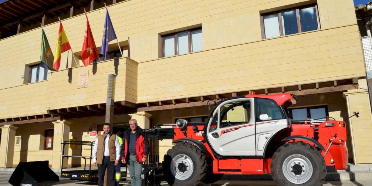 La Comunidad de Madrid entrega al Ayuntamiento de Lozoyuela un vehículo multiusos con cargo al Programa de Inversión Regional 2022/2026