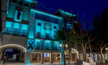 Torrejón: Torrejón de Ardoz se suma al Día Mundial de las Enfermedades Raras, iluminando de verde-azulado la fachada del Ayuntamiento 